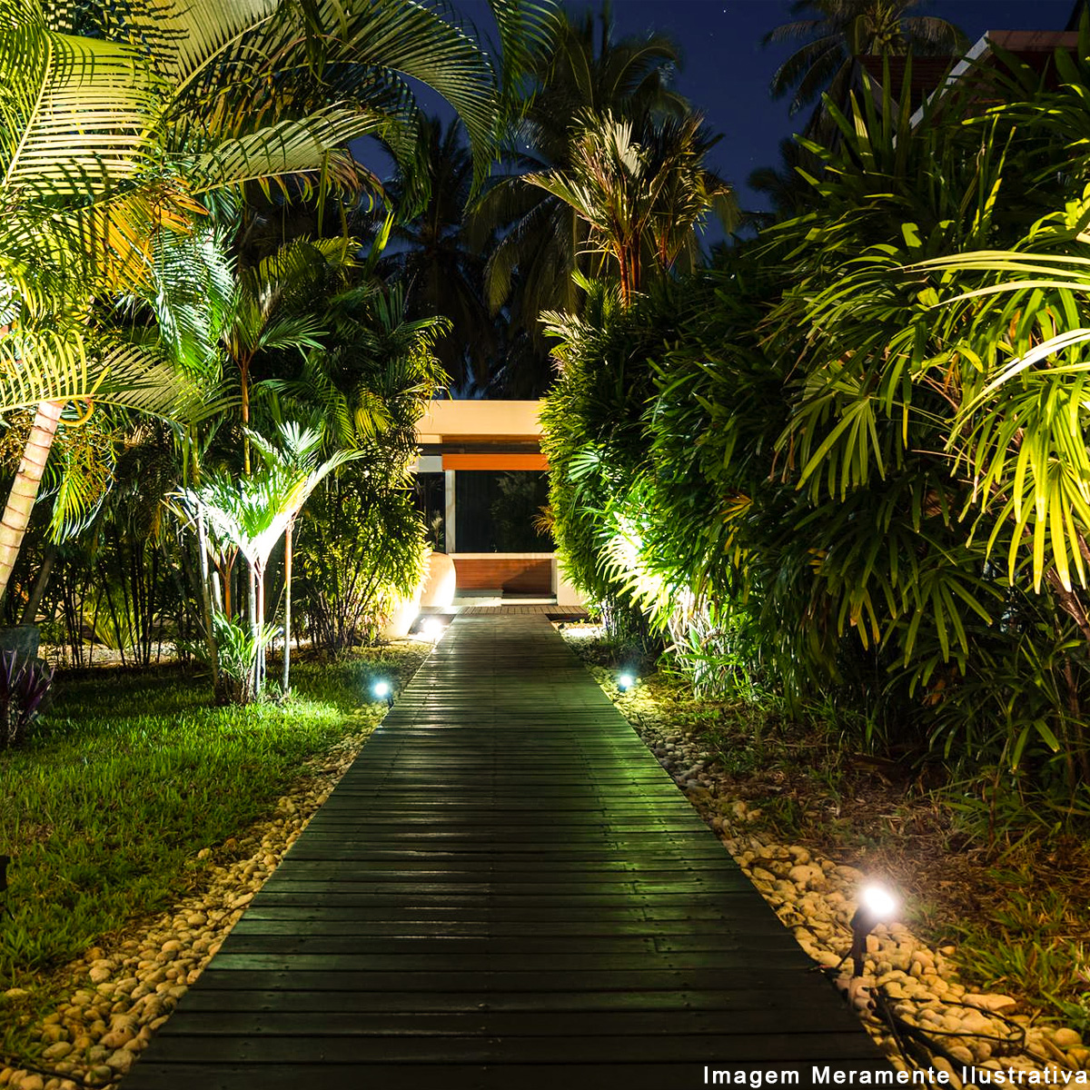 Luminária Espeto Jardim Redondo Preto Para Lâmpada Par38 E27 Difusor Vidro Transparente - Fm Lustre